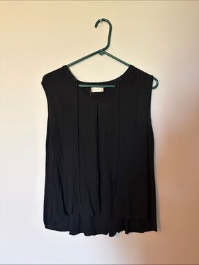 Altar'd State Black Sleeveless V-Neck Tie-Front Shirt Blouse Large